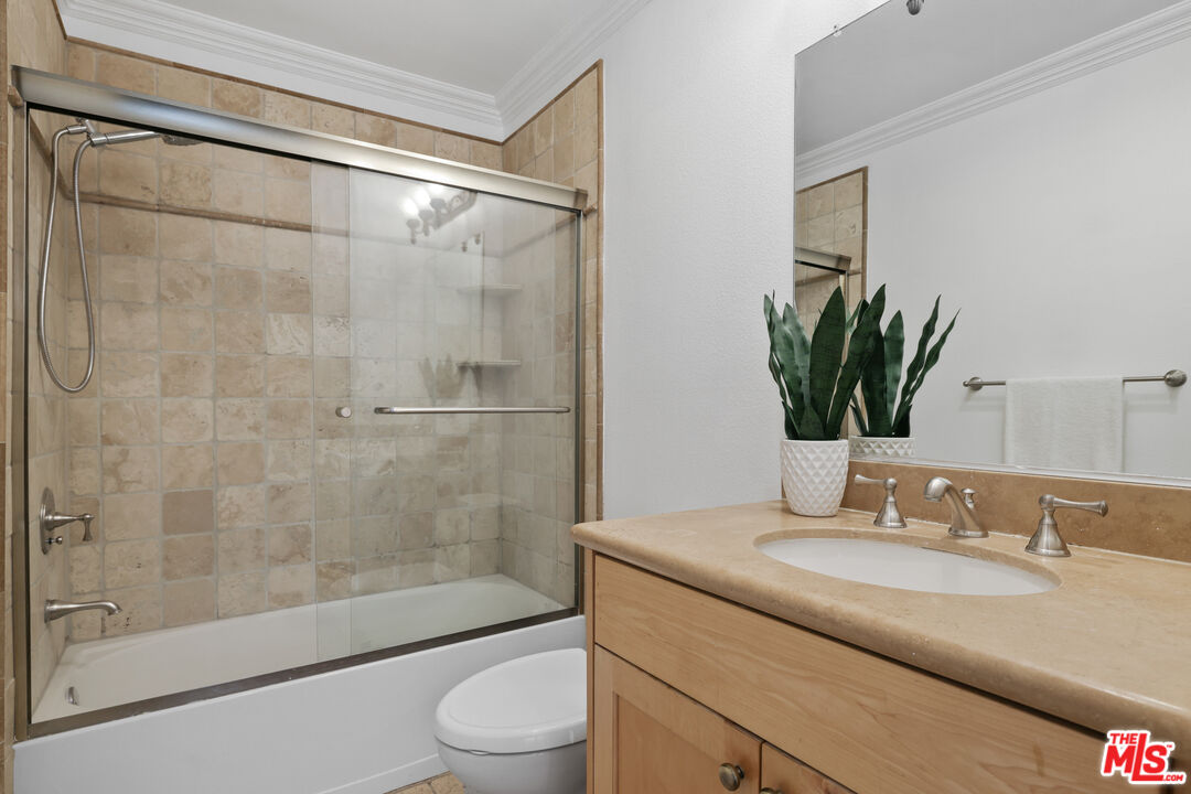 12407 Moorpark St Unit: 102