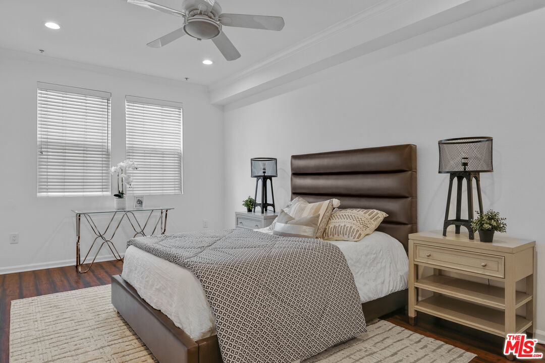 12407 Moorpark St Unit: 102