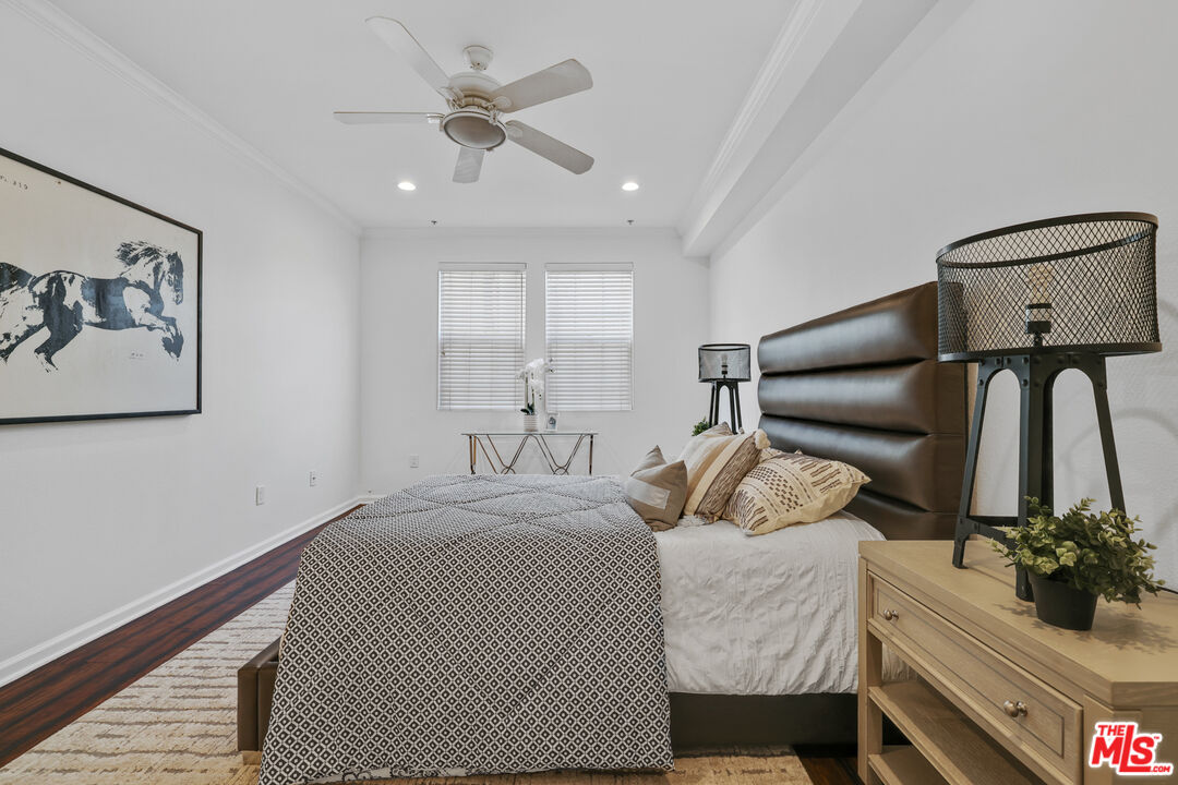 12407 Moorpark St Unit: 102