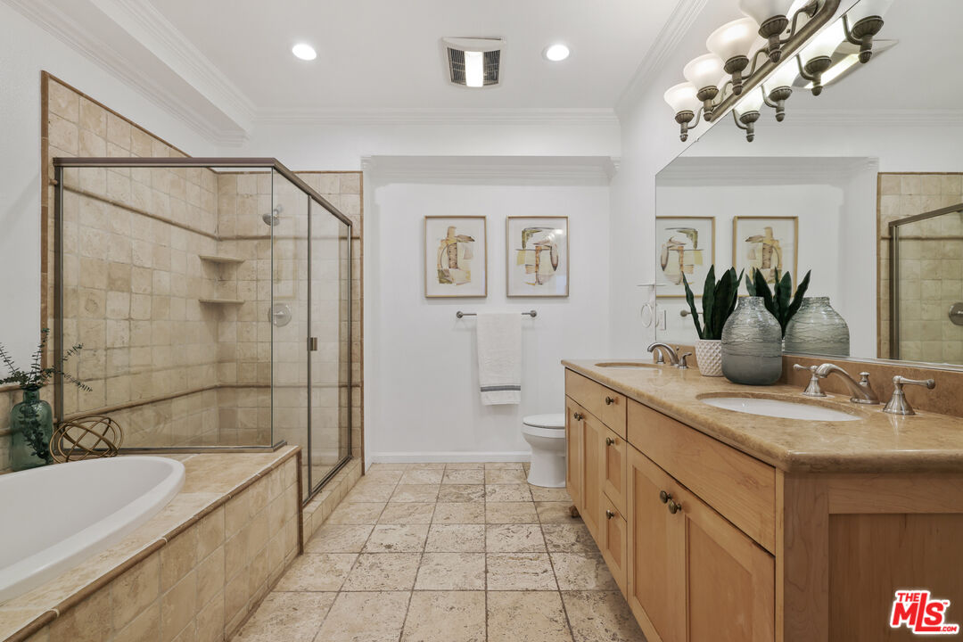 12407 Moorpark St Unit: 102