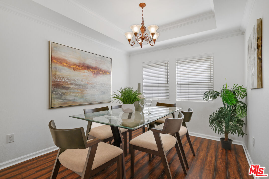 12407 Moorpark St Unit: 102