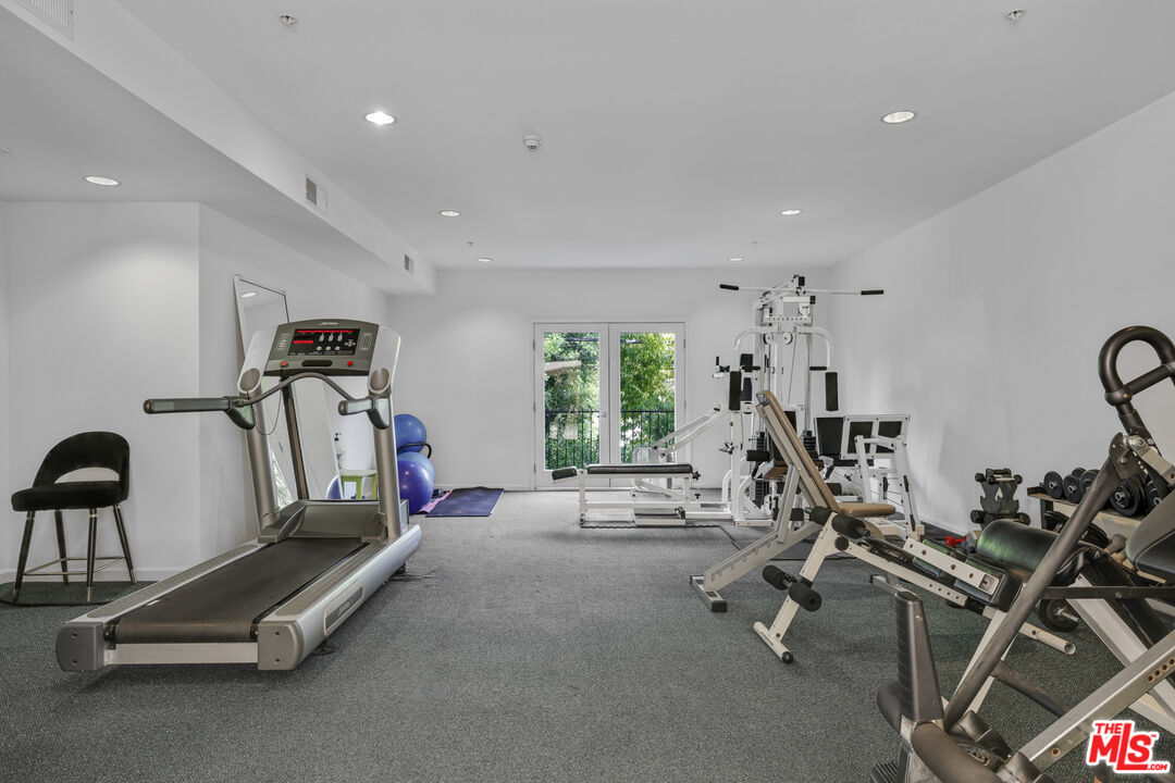 12407 Moorpark St Unit: 102