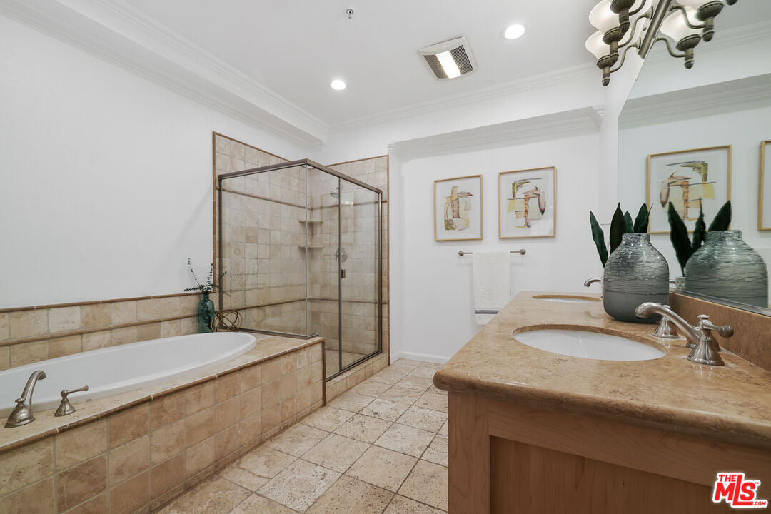 12407 Moorpark St Unit: 102