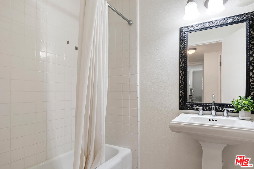 4637 Willis Ave Unit: 203