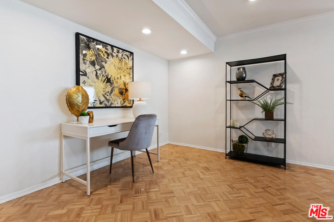 4637 Willis Ave Unit: 203