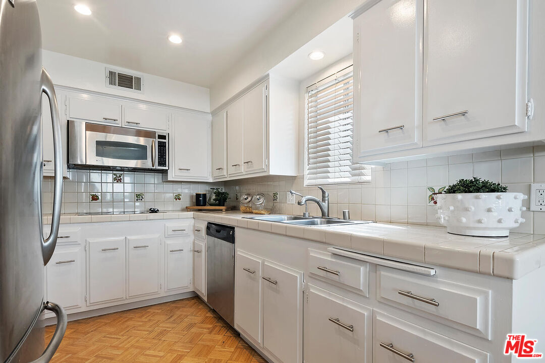 4637 Willis Ave Unit: 203