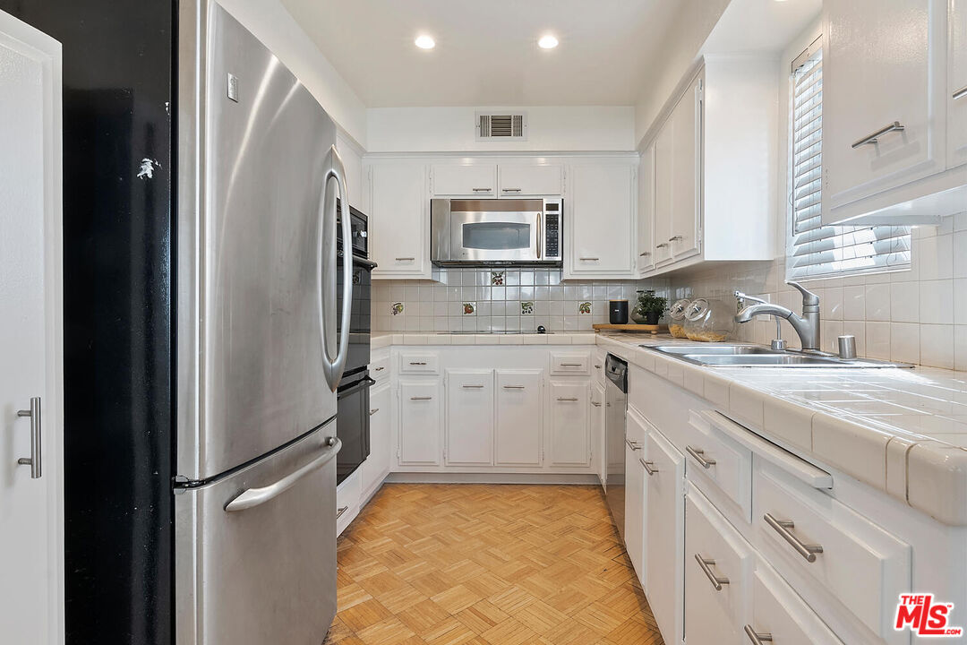 4637 Willis Ave Unit: 203