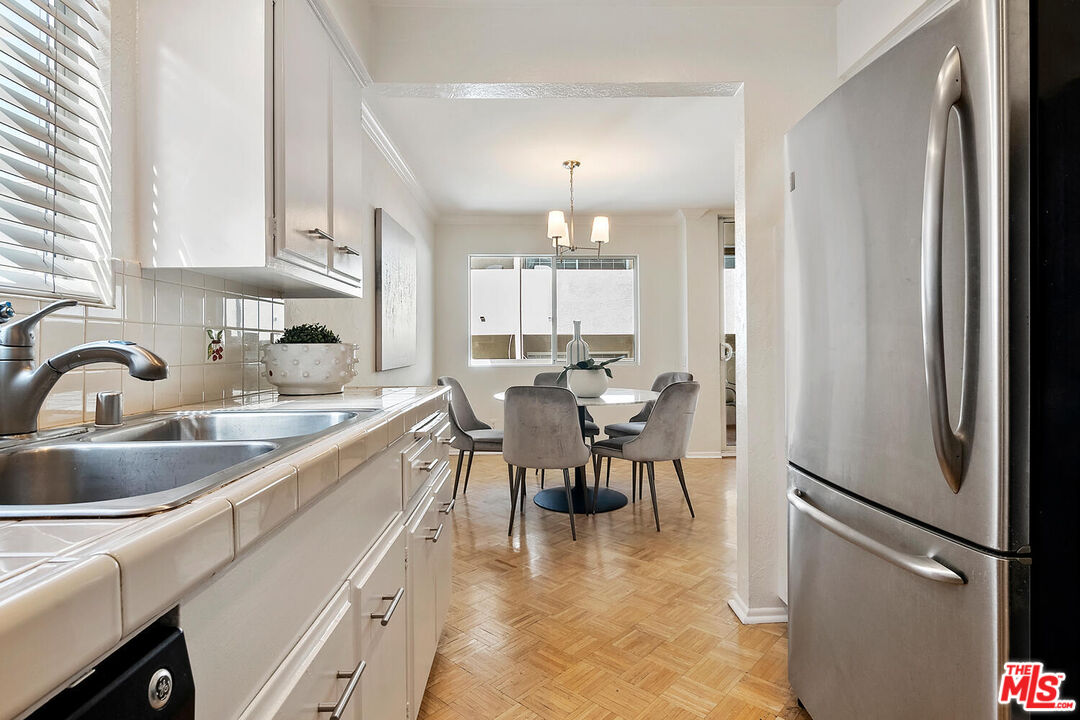 4637 Willis Ave Unit: 203