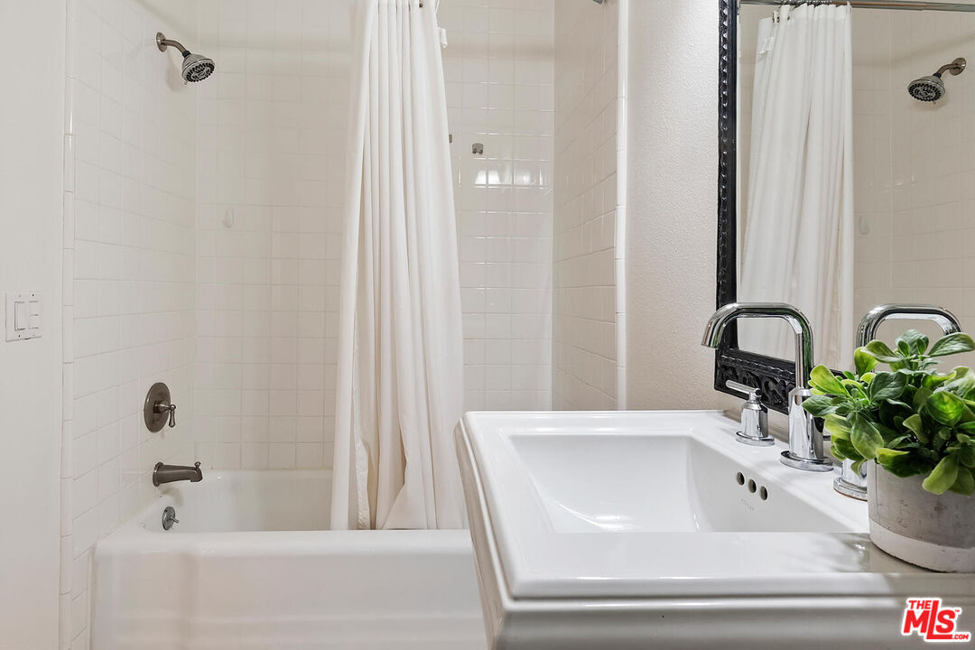 4637 Willis Ave Unit: 203