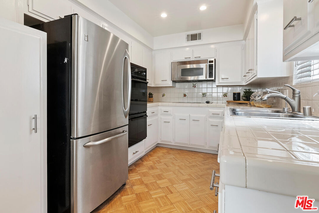 4637 Willis Ave Unit: 203