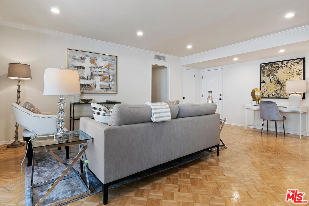 4637 Willis Ave Unit: 203