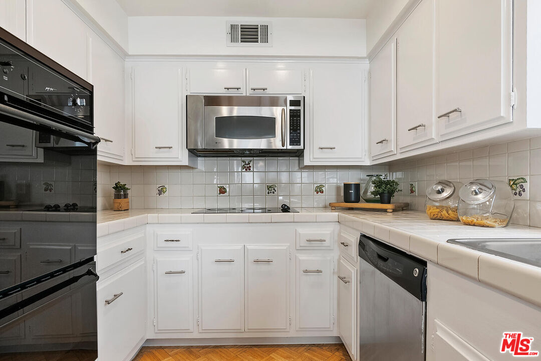 4637 Willis Ave Unit: 203