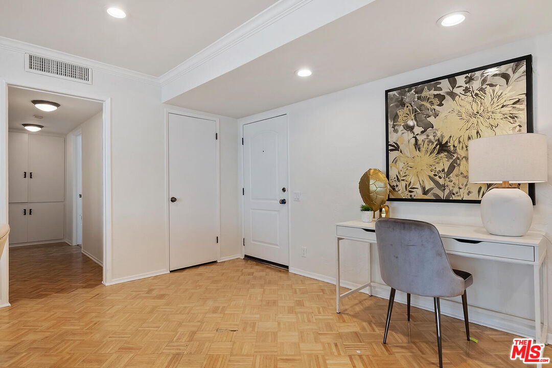 4637 Willis Ave Unit: 203