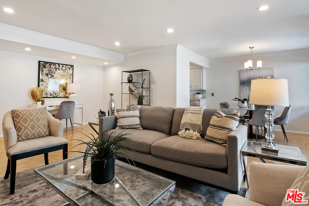 4637 Willis Ave Unit: 203