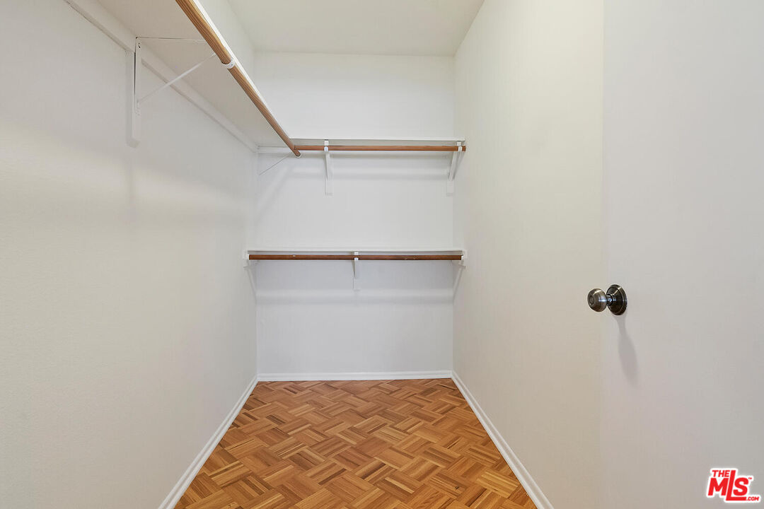 4637 Willis Ave Unit: 203