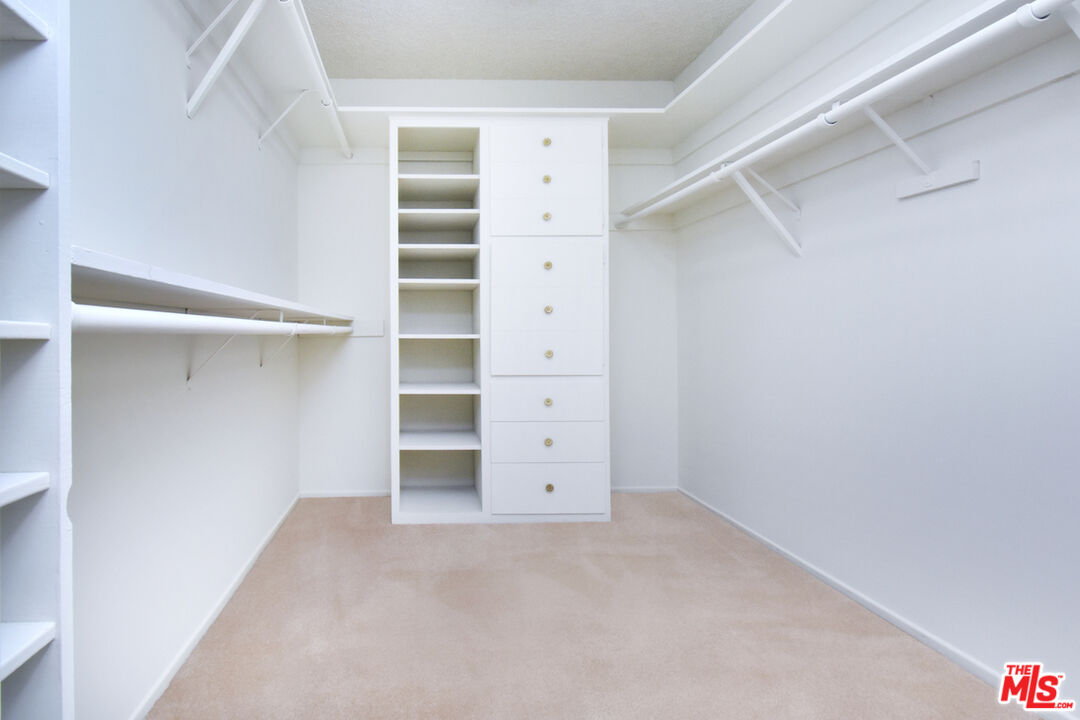 1233 Amherst Ave Unit: 301