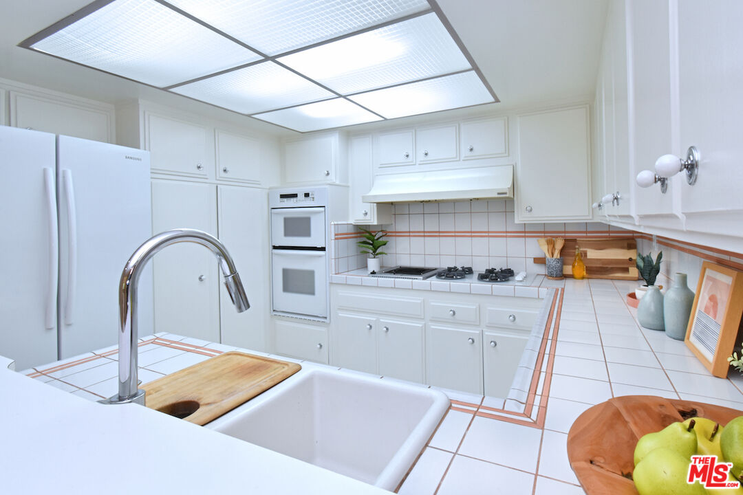 1233 Amherst Ave Unit: 301