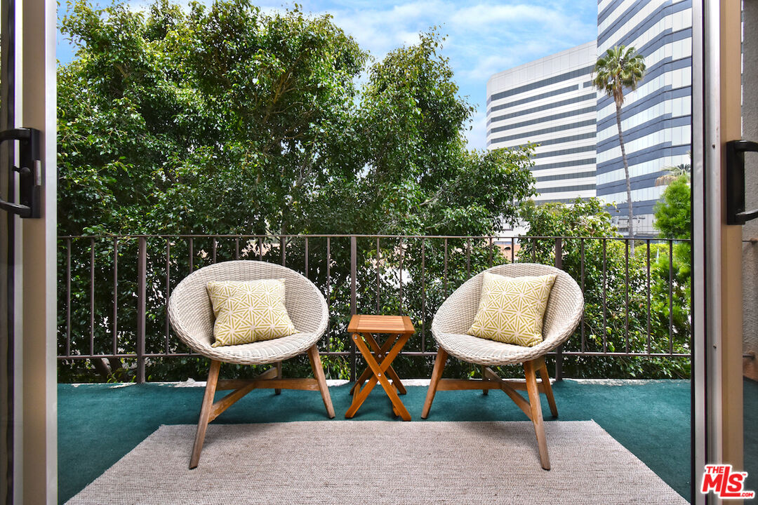 1233 Amherst Ave Unit: 301