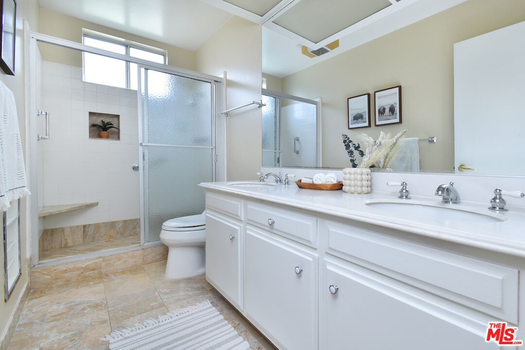 1233 Amherst Ave Unit: 301