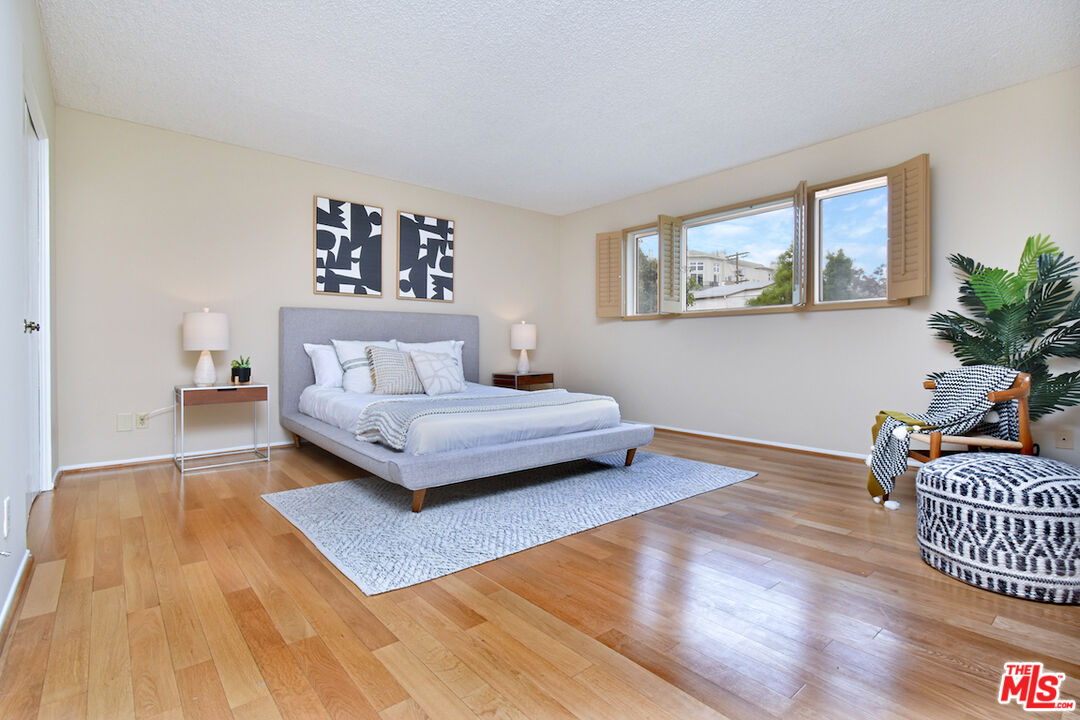 1233 Amherst Ave Unit: 301