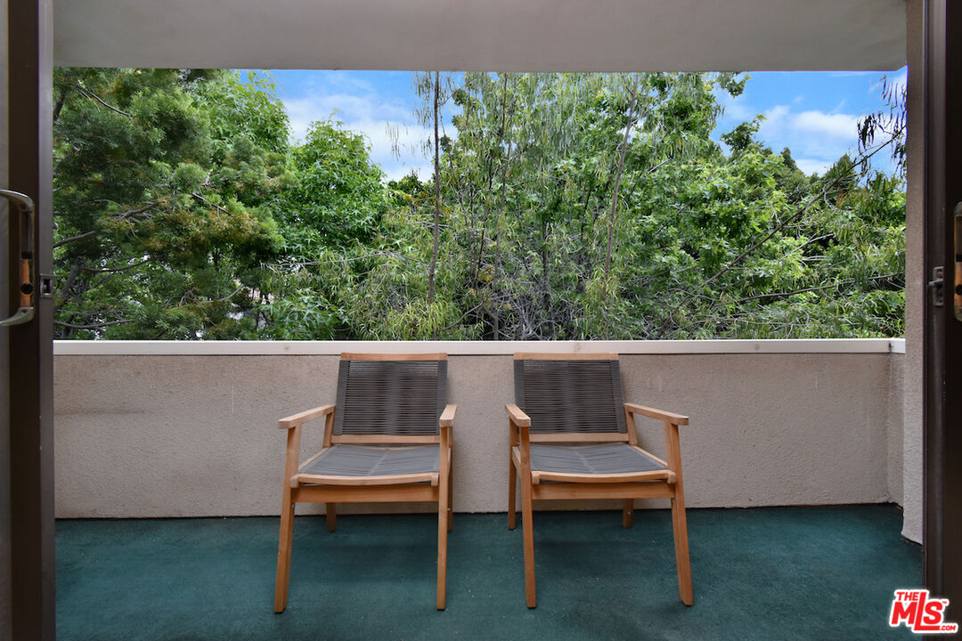 1233 Amherst Ave Unit: 301