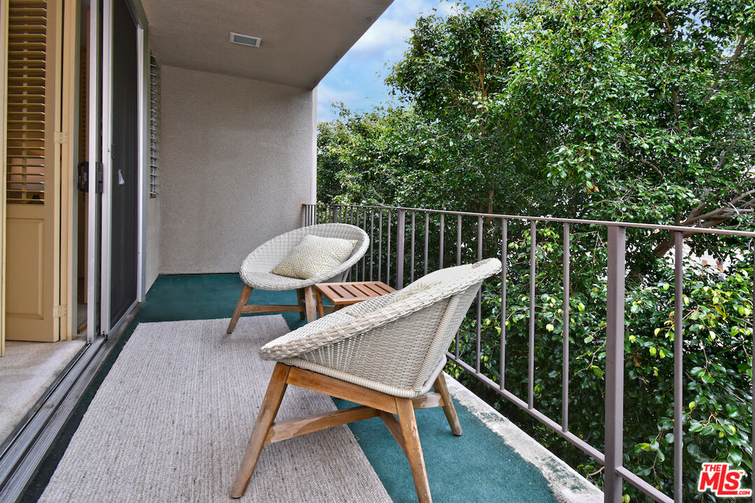 1233 Amherst Ave Unit: 301