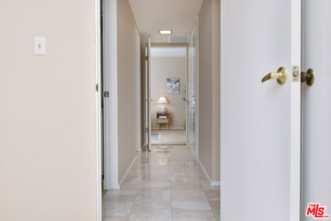 1233 Amherst Ave Unit: 301