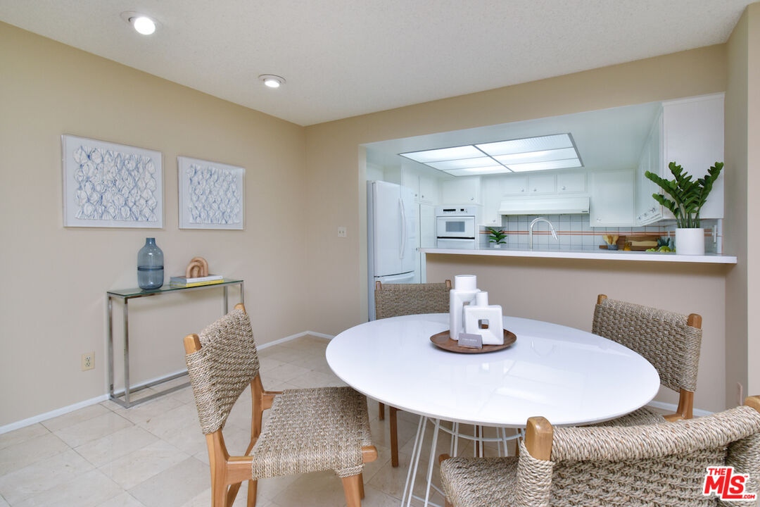 1233 Amherst Ave Unit: 301