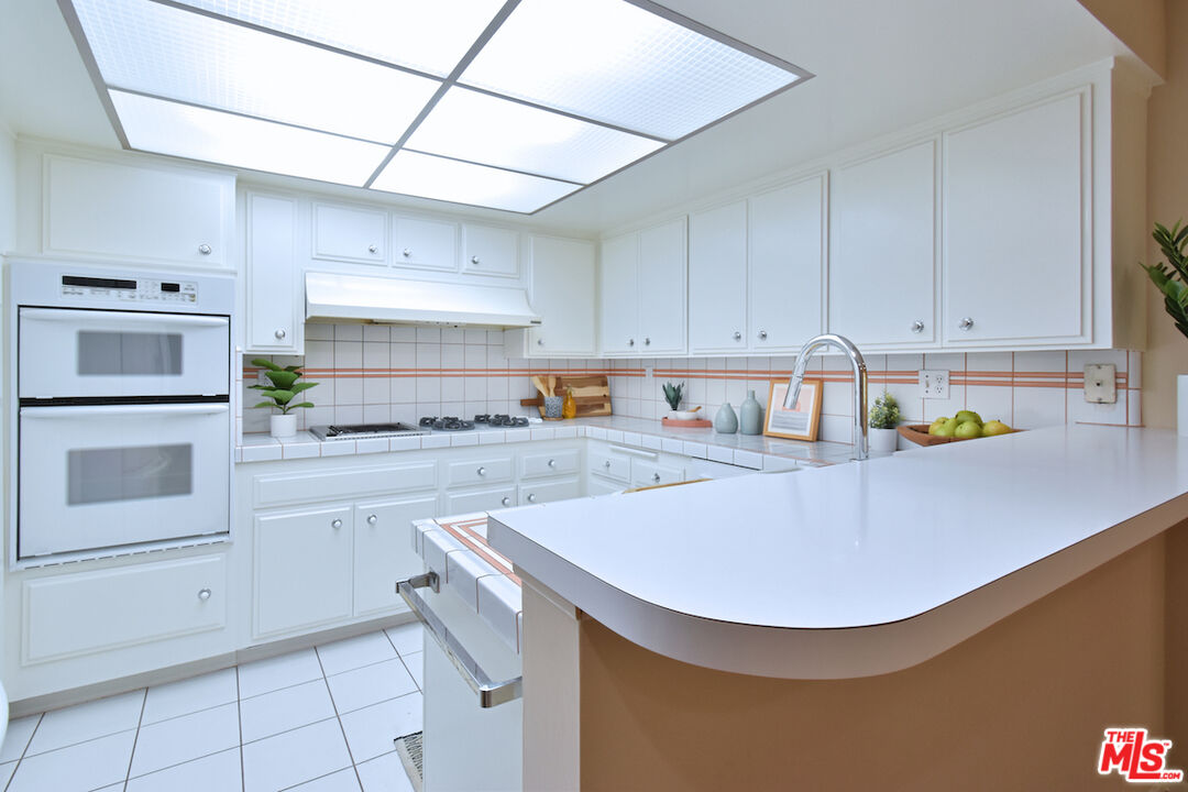 1233 Amherst Ave Unit: 301