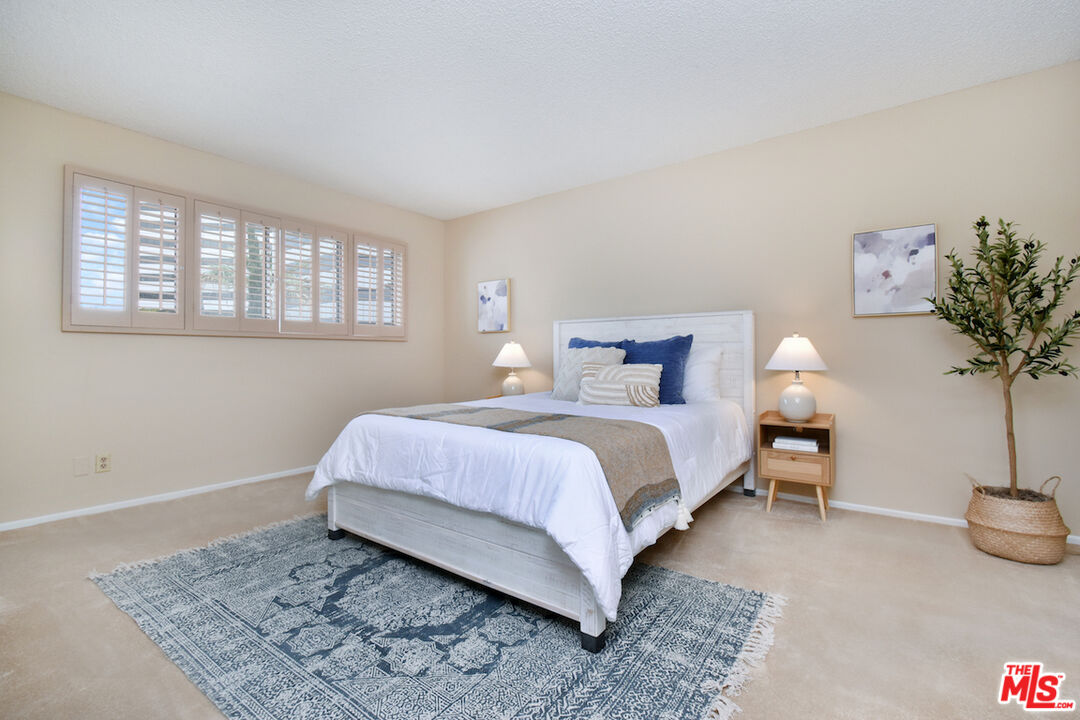 1233 Amherst Ave Unit: 301