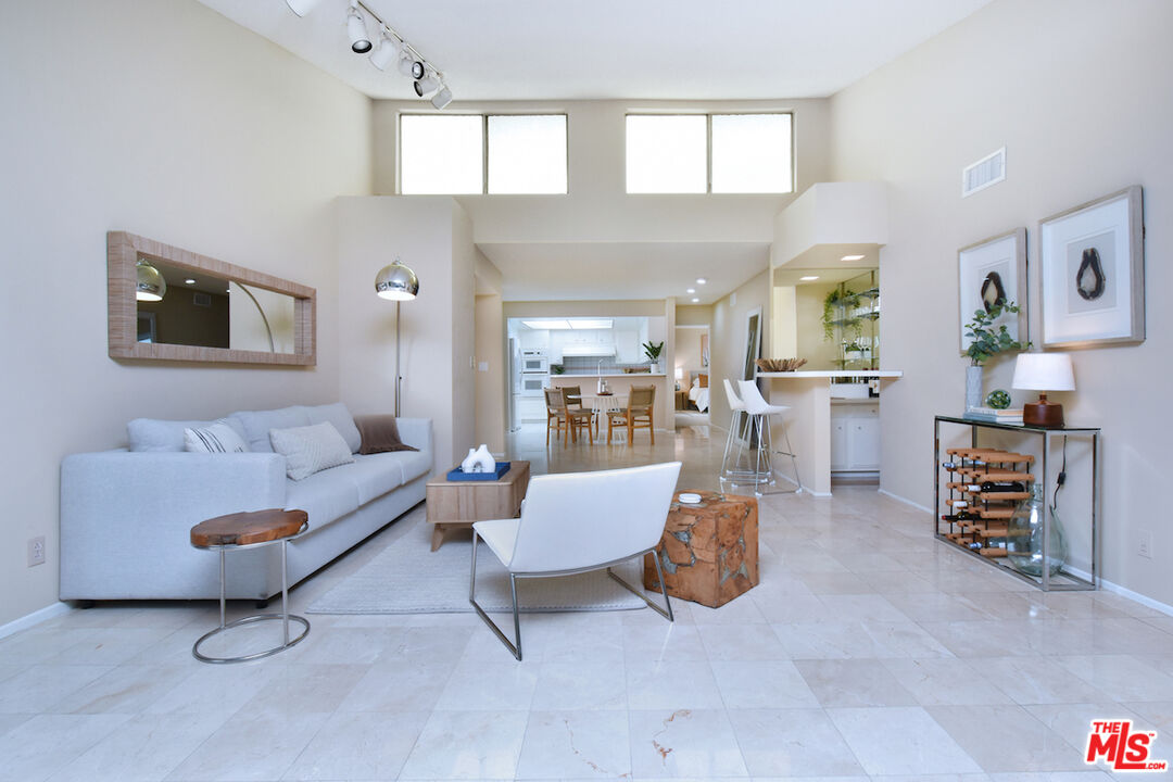 1233 Amherst Ave Unit: 301