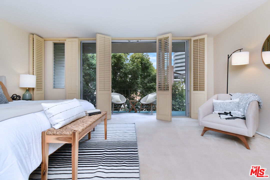 1233 Amherst Ave Unit: 301