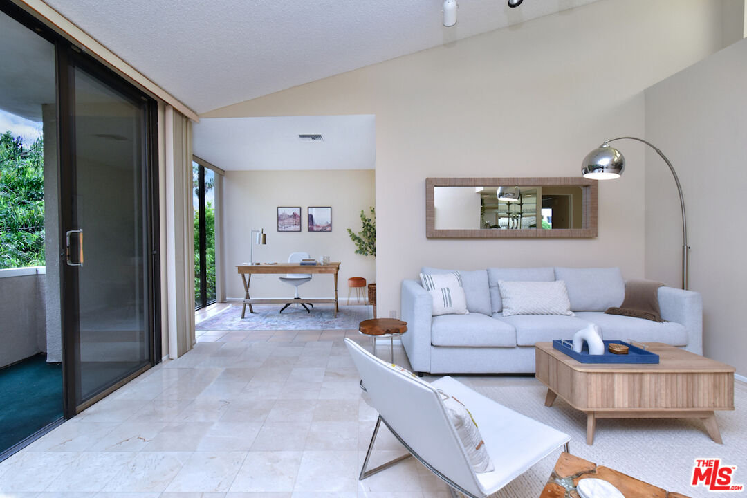 1233 Amherst Ave Unit: 301