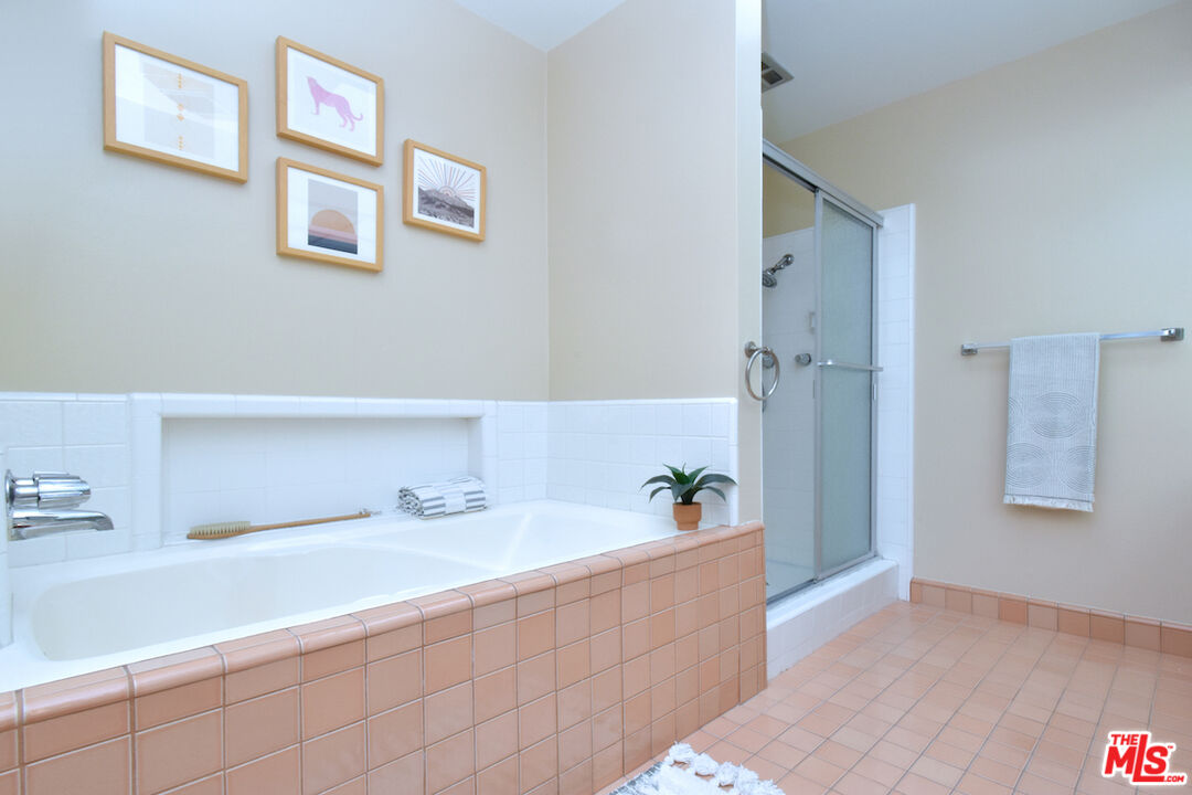 1233 Amherst Ave Unit: 301