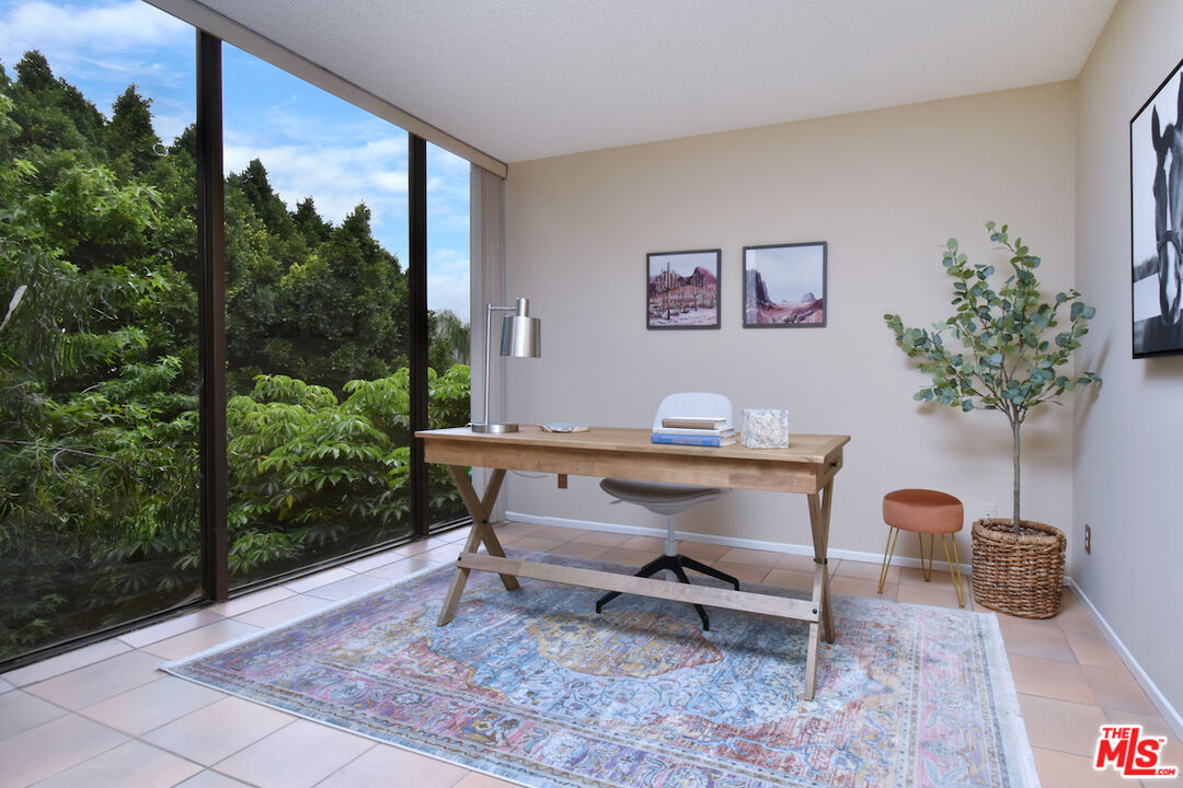 1233 Amherst Ave Unit: 301