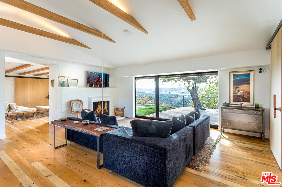 2145 Linda Flora Dr