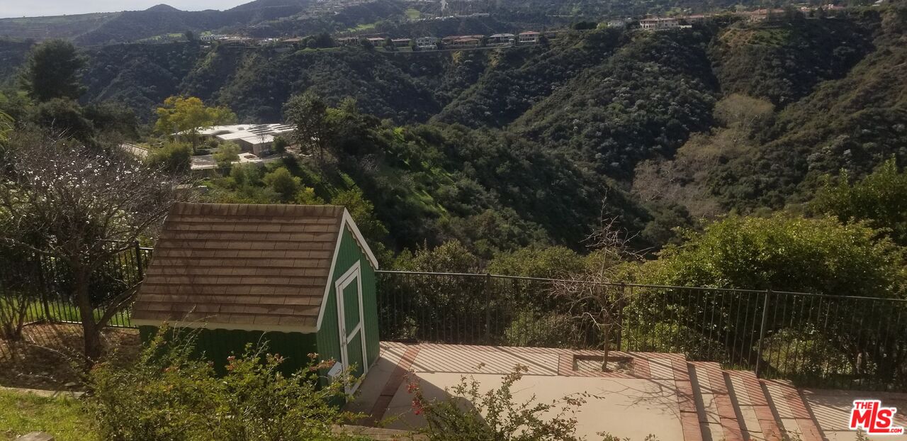 2145 Linda Flora Dr
