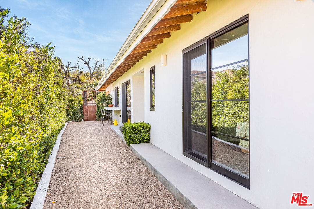 2145 Linda Flora Dr