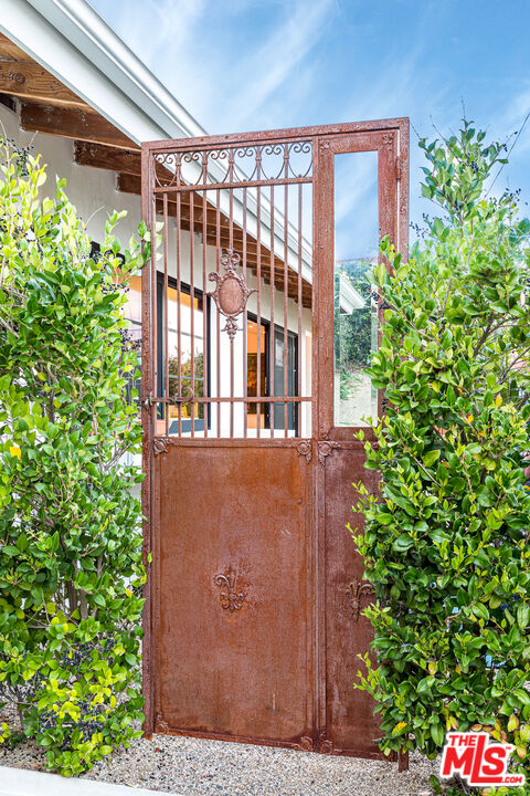 2145 Linda Flora Dr