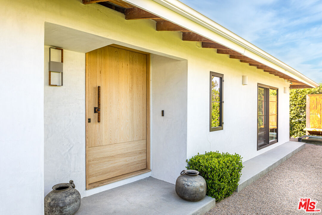 2145 Linda Flora Dr
