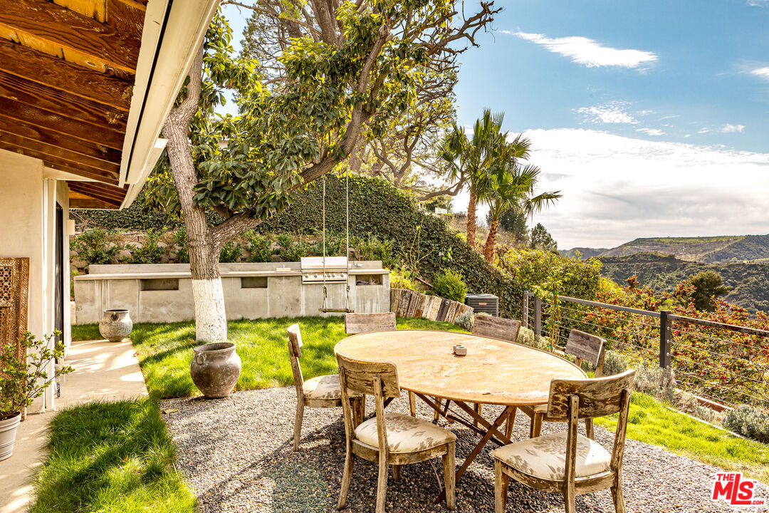 2145 Linda Flora Dr