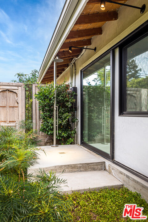 2145 Linda Flora Dr