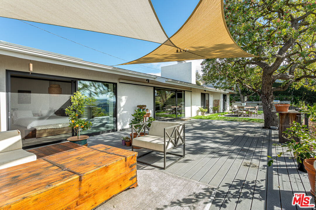 2145 Linda Flora Dr