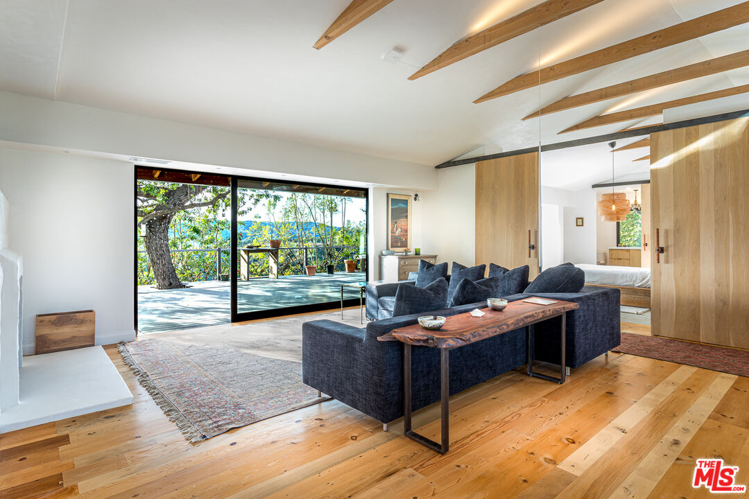 2145 Linda Flora Dr