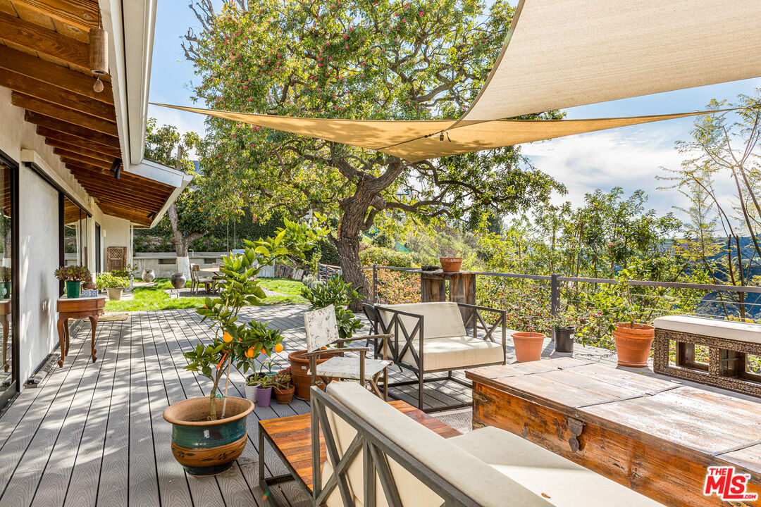 2145 Linda Flora Dr