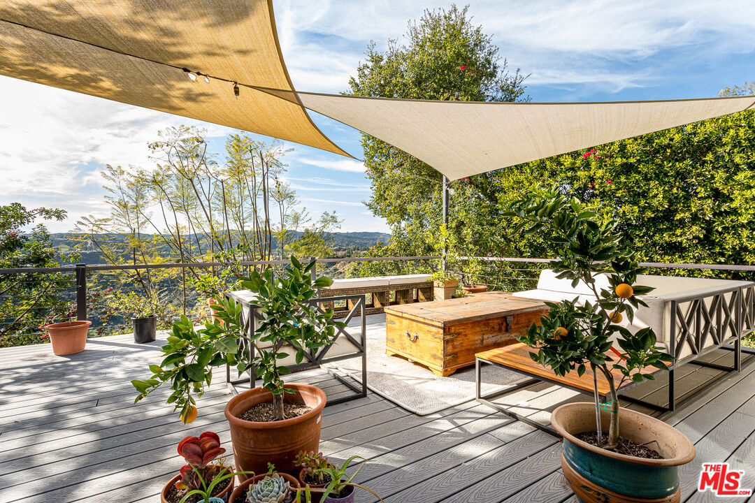 2145 Linda Flora Dr