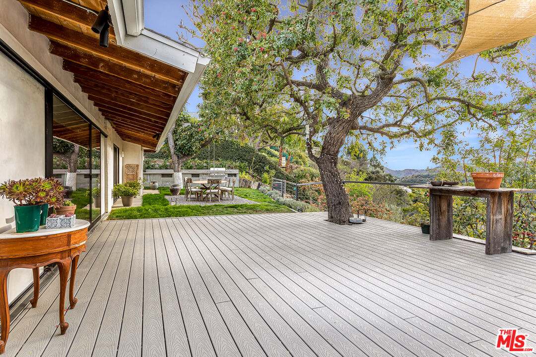 2145 Linda Flora Dr
