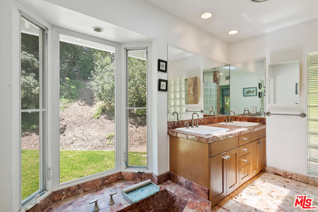 4031 Deerhorn Dr