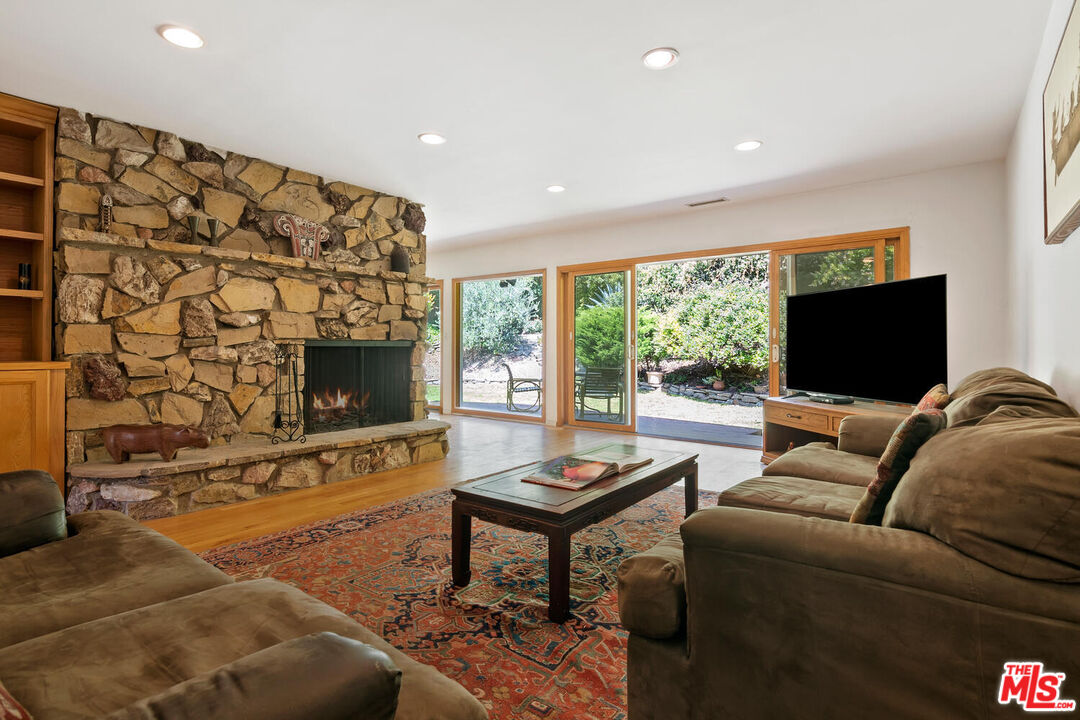 4031 Deerhorn Dr