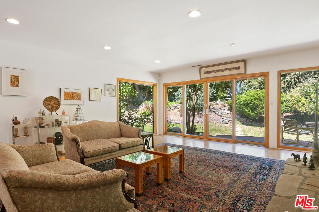 4031 Deerhorn Dr